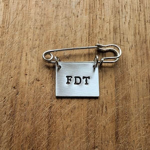 FDT ~ Handstämplad kiltnål säkerhetsnål broschmärke ~ Politisk, Anti-Trump, Knulla Trump, protest, Val, motstå ~ Smycketillbehör gåva