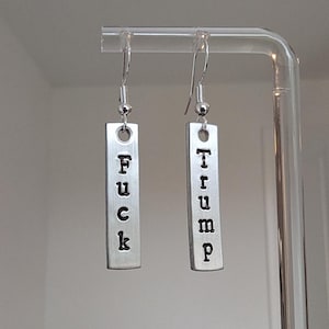F * ck Trump rechteckige baumelnde Tropfen Ohrringe ~ Politisch, Protest, Anti Trump, Widerstand | Hand gestempelt Schmuck Geschenk