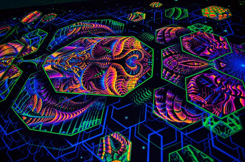 Matrix h. Андрей пронин флуоресцентные полотна. uv эффект. dimension of matrix. флюрные полотна из ниток.