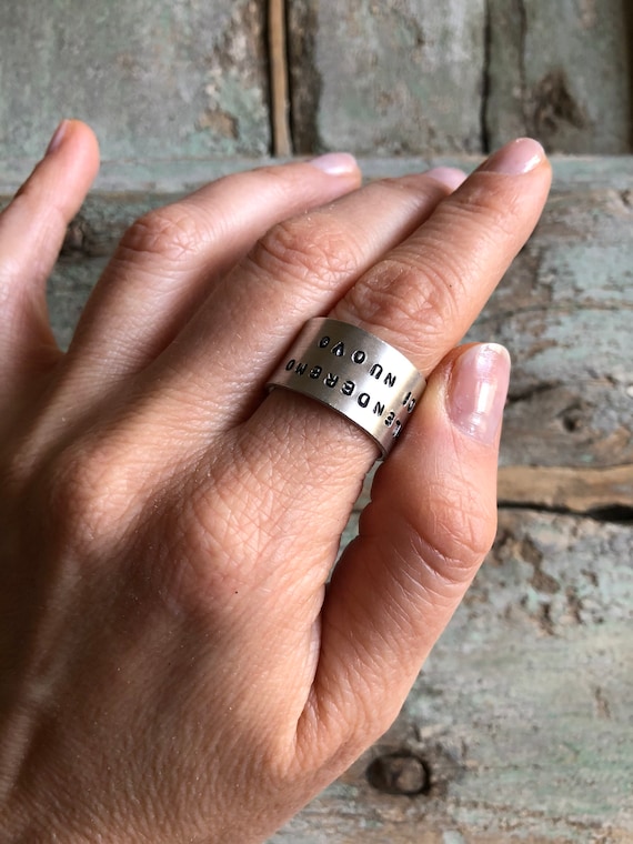 Bague en aluminium grave gravure personnalisee avec sa propre phrase Frammenti dAutore. Etsy France
