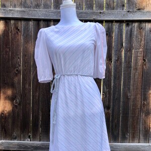 Vintage 70s Casual Dress, Simple White Dress with Pink and Silver Trim, Shift Silhouette with Gathered Waist, Lightweight, Small - Medium