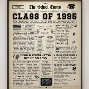Könnte beinhalten: Rustikales Holzschild mit dem Text "Welcome to our home" in weißer Schrift. Das Schild hat eine Used-Optik und ein schlichtes, einladendes Design, perfekt für eine Veranda oder einen Eingangsbereich.