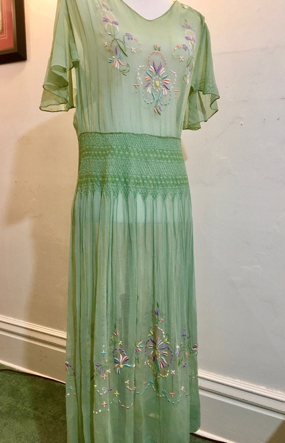 Vintage 1920s-1930s Hungarian hand embroidered dre