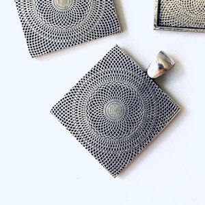 4 Antiqued Silver Square Bezel Pendant Tray Blanks with loop- 1 1/16 inch (27.5 mm) for Mosaics, Jewelry, Resin, Polymer, Cabochons, Crafts