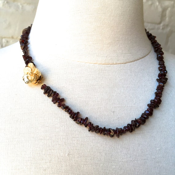 Garnet Chip Beads w. Vintage Gold Flower Clasp Ne… - image 5