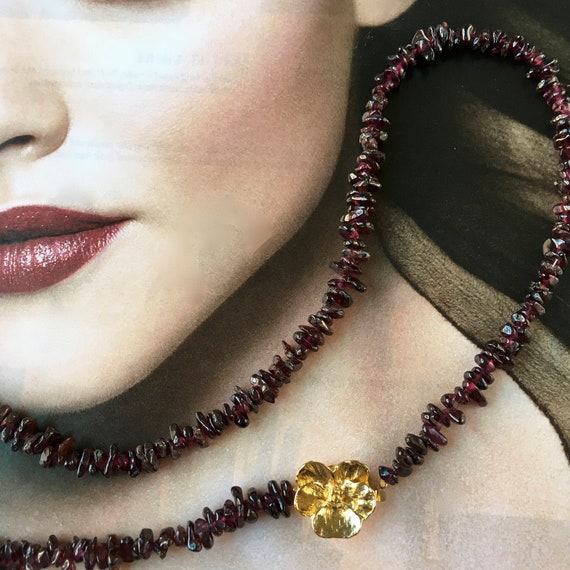 Garnet Chip Beads w. Vintage Gold Flower Clasp Ne… - image 2