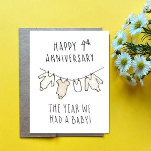 4. Hochzeitstag Karte, das Jahr, in dem wir ein Baby hatten, wir feiern unseren Jahrestag als neue Eltern