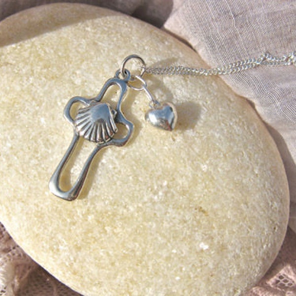 Camino necklace with cross, scallop shell and heart - Santiago