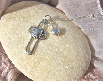 Camino necklace with cross, scallop shell and heart - Santiago