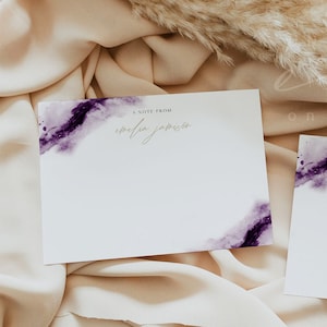 Plantilla de tarjeta de nota personalizada IRIS, tarjeta de nota con nombre personalizada con acuarela morada, notas de papelería con membrete y salpicadura de acuarela color ciruela