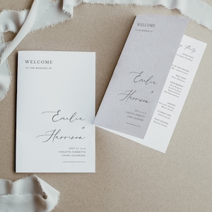 Może przedstawiać: Biały program ślubny z imionami Emelia i Harrison oraz datą ślubu 27 lipca 2019. Program zawiera listę urzędnika, gości weselnych pana młodego i gości weselnych panny młodej.