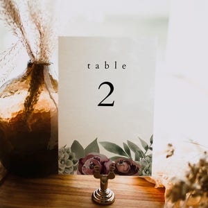 Plantilla moderna de números de mesa con suculentas, tarjetas de números de mesa para bodas estilo boho, números de mesa para bodas con flores de color burdeos y estilo desierto, bricolaje instantáneo - AVA