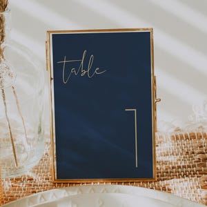 Modelo de número de mesa azul-marinho e dourado, número de mesa de casamento minimalista moderno, números de mesa para impressão, casamento de inverno faça você mesmo - CAITLIN