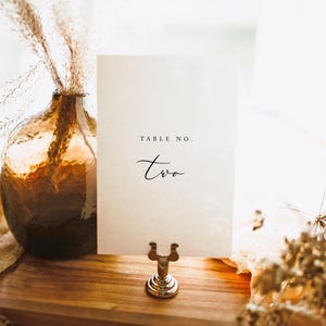 Plantilla de número de mesa minimalista, elegantes tarjetas de números de mesa para bodas, elegantes números de mesa con escritura, números de mesa de 5 x 7 y 4 x 6 - EVELYN