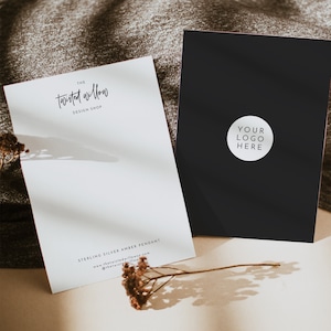 Productpresentatiekaarten, minimalistische scrunchiekaarten, strikkaart, moderne minimalistische branding bijsluiter zwart-wit DIY MARLO