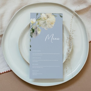 FAYE | Modelo de menu de casamento azul-pó, cartões de menu azul-pó, menu de casamento 4x8, menu de casamento 5x7, menu de casamento azul-claro, cartão de menu peônia