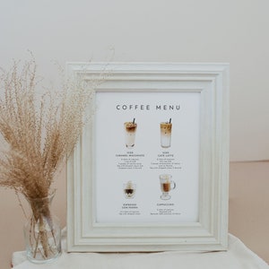 Pu&ograve; includere: Un menu di caff&egrave; stampabile incorniciato in bianco con illustrazioni di quattro diverse bevande al caff&egrave;: Caramel macchiato freddo, caff&egrave; latte freddo, espresso con panna e cappuccino. Il menu elenca gli ingredienti di ogni bevanda.