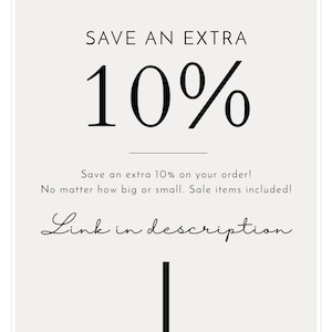K&ouml;nnte beinhalten: Eine wei&szlig;e und graue Grafik mit schwarzem Text, der "SAVE AN EXTRA 10%" lautet. Der Text "Save an extra 10% on your order! No matter how big or small. Sale items included!" befindet sich unter dem 10%-Text. Der Text "Link in description" befindet sich unter dem vorherigen Text. Ein schwarzer Pfeil, der nach unten zeigt, befindet sich unter dem Text. Der Text "f/UNMEASUREDEVENTS" befindet sich in der linken unteren Ecke. Der Text "UNMEASUREDEVENTS.COM" befindet sich in der rechten unteren Ecke. Der Text "UNMEASUREDEVENT.ETSY.COM" befindet sich unter dem vorherigen Text.