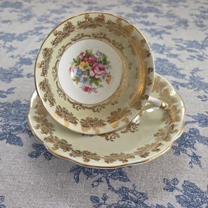 Vintage foley cup EB cup Light yellow cup with gold Foley Tea Cup Bone china cup Christmas gift Rose cup Vintage English Tea cup