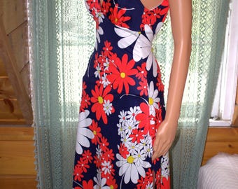 Robe de bain vintage DeWeese Design avec soutien-gorge intégré fendu sur le côté dans le dos nu.