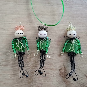 Authentiek beeldje van een Iers danseresje van zeeglas. Uniek decorcadeau