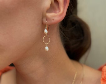 Hanging earrings - UMA gold plated & freshwater pearls