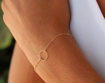 Bracelet with twisted circle - MAY