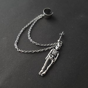 Silver Spooky Skeleton Ear Cuff - Horror, Halloween, Gothic, Goth, Punk, Anatomical, Anatomy, E-Girl, Emo, Grunge, Edgy, Creepy, Alt, Witch