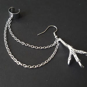 Silver Forestcore Bird Talon Claw Feet Ear Cuff - Horror, Gothic, Goth, Witch, Pagan, Punk, Creepy, Dark Mori, Eagle, Edgy, E-Girl, Emo, Alt
