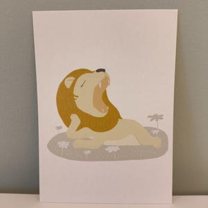 Cartão postal de leão para crianças ou ilustração de cartão de presente de aniversário