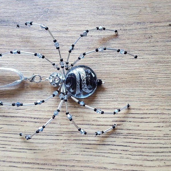 Gothic Perlen Spider Suncatcher.