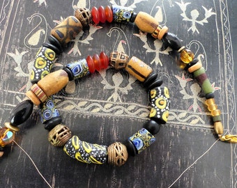 Afrikanische Perlen, Halskette, Ethno Schmuck, Millefioriperlen (Murano Trade Beads) alte Powder Glass Beads, Karneol, Onyx, Bronzeperlen