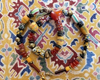 Afrikanische Perlen, Halskette, Millefioriperlen (Murano Trade Beads), Powder Glasperlen Ghana, Karneol, Onyx, Bronze