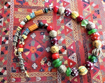 Afrikanische Perlen // Afrika Stil // Ethno Stil // Eye Beads // Krobo Glas Perlen Ghana // rote Koralle // Glasperlen // Bronzeperlen