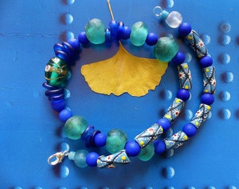 Afrikanische Glasperlen-Kette, blau-türkis