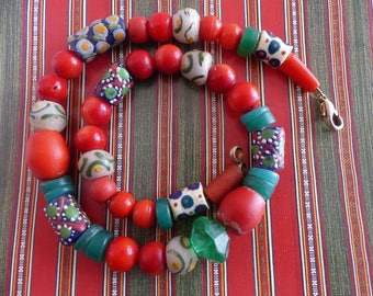 Afrikanische Glasperlen, Ethno Schmuck, Eye Beads Krobo Perlen Ghana, rote Koralle, Ostergeschenk