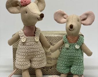 Crocheted dungarees or bear trousers made of cotton for Maileg mouse