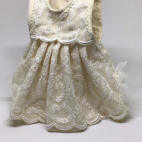 Robe ours en dentelle ancienne et vintage pour poupée ou ours jusqu'à 35 cm