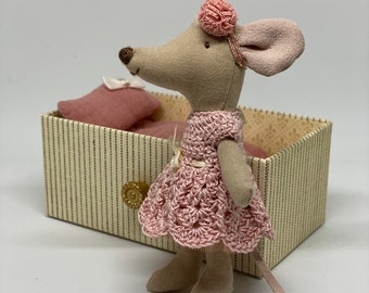 Crocheted dress made of beautiful old pink fine cotton for Maileg mouse