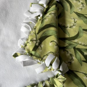 Lily of the Valley No Sew Fleece Blanket