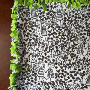 Little Girls and Flowers No-Sew Fleece Blanket