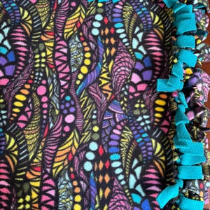 Colorful Mosaic Pattern No-Sew Fleece Blanket