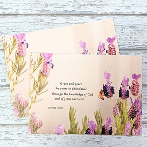 Ensemble de 5 cartes postales grâce et citation de la paix, photo lavande, art d'abeille, écriture chrétienne, verset 2 de la Bible, Pierre 1: 2, carte d'encouragement inspirante