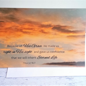 Conjunto de 2 cartões de simpatia com as escrituras, nuvem laranja, pôr do sol, Tito 3:7, batismo, versículo bíblico, saudação cristã, fé, citação, nascer do sol, arte, encorajamento