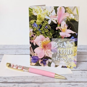 2x Alegría del Señor Versículo Bíblico Tarjeta Floral Foto Arte Flor Día de la Madre Regalo Fuerza Escritura Nehemías 8:10 Nota Cristiana Set Cumpleaños