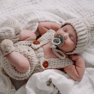 Newborn Crochet Baby Outfit Set, Newborn photo shoot prop or baby coming home outfit - Romper, Hat and Booties set.