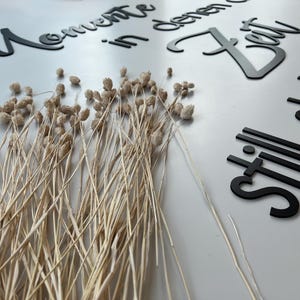 Wandspruch {Momente, in denen die Zeit still steht} 3D Text - Wandtattoo, Seitenansicht
