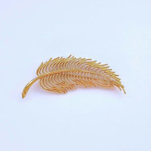 Vintage Monet Large Feather/Leaf Brooch Gold Tone Signed Pin
