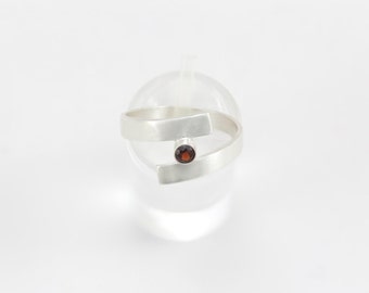 Silver ring with Garnet