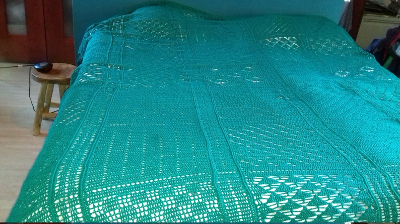 Doppelbett aufgespreizt, gehäkelte Bettdecke, blau grüne Bettdecke, Tagesdecken, häkeln Bettdecken, blau grün Bettdecken Bild 5